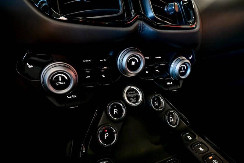 2022 Aston Martin Vantage