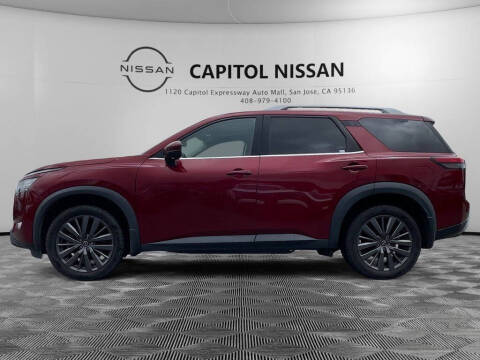 2022 Nissan Pathfinder SL