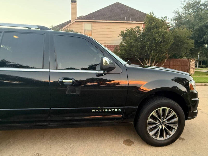 2017 Lincoln Navigator Select