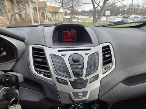 2011 Ford Fiesta SES