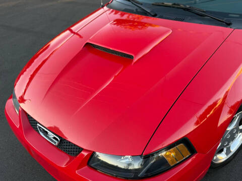 2004 Ford Mustang Deluxe