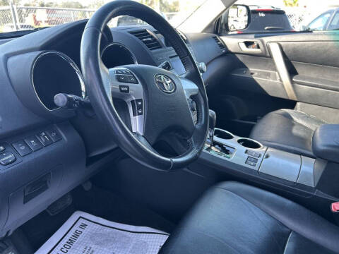 2012 Toyota Highlander SE
