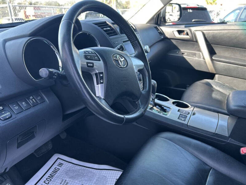 2012 Toyota Highlander SE