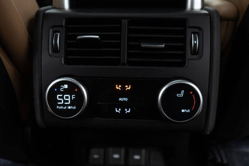 2024 Land Rover Discovery P300 Dynamic SE