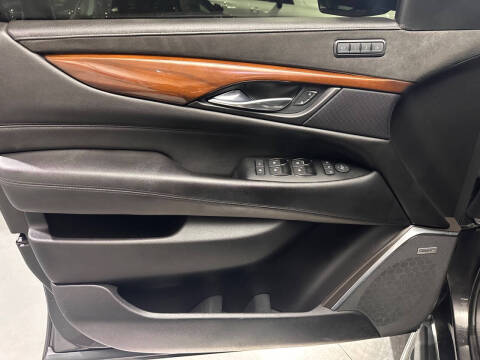 2018 Cadillac Escalade Luxury