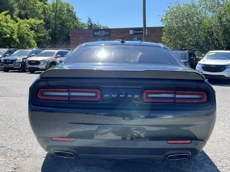 2015 Dodge Challenger SXT Plus