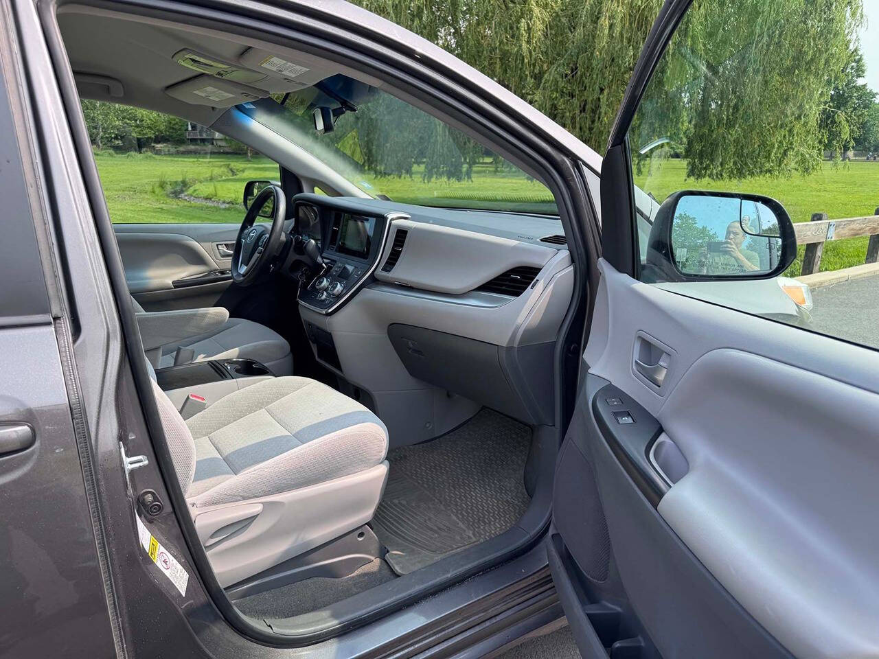 2017 Toyota Sienna 12