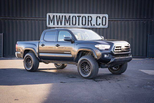 2023 Toyota Tacoma SR5's photo