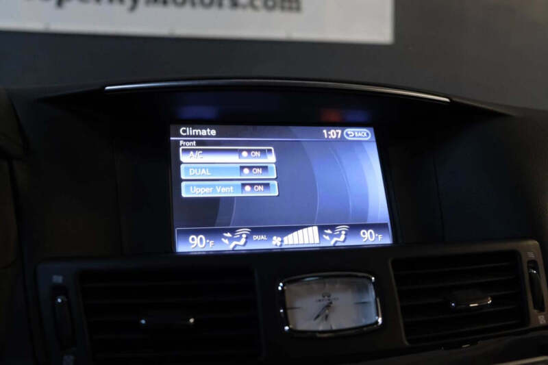 2015 Infiniti Q70 3.7