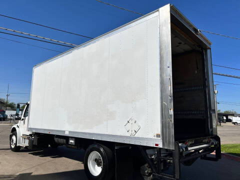 2013 Freightliner M2 106