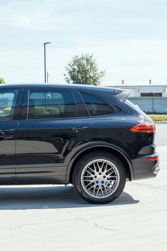 2017 Porsche Cayenne Platinum Edition