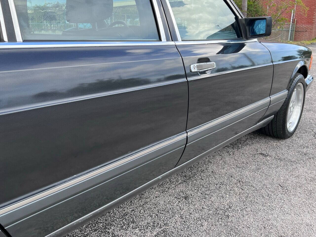 1991 Mercedes-Benz 560-Class  - $11,900