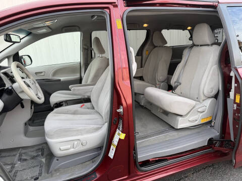 2014 Toyota Sienna LE 8-Passenger