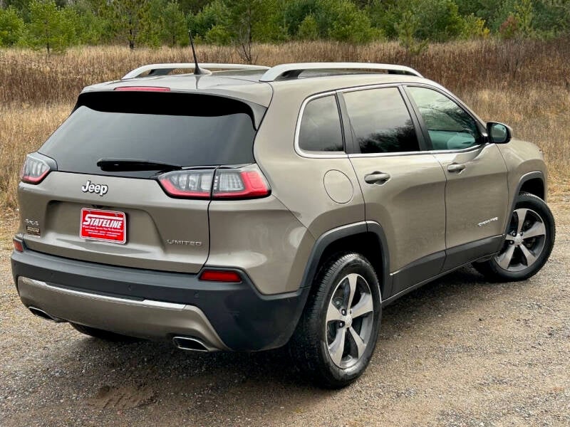 Used 2019 Jeep Cherokee Limited with VIN 1C4PJMDX8KD369355 for sale in Iron River, MI