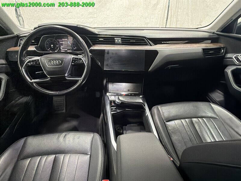 2019 Audi e-tron quattro Premium Plus