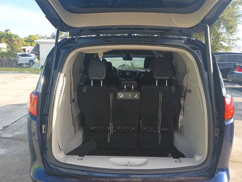 2020 Chrysler Voyager LXi