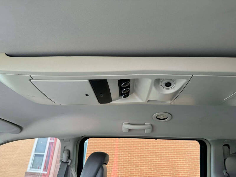 2011 Volkswagen Routan SE