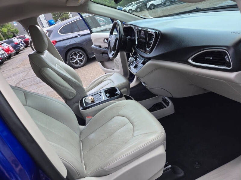 2021 Chrysler Pacifica Touring L