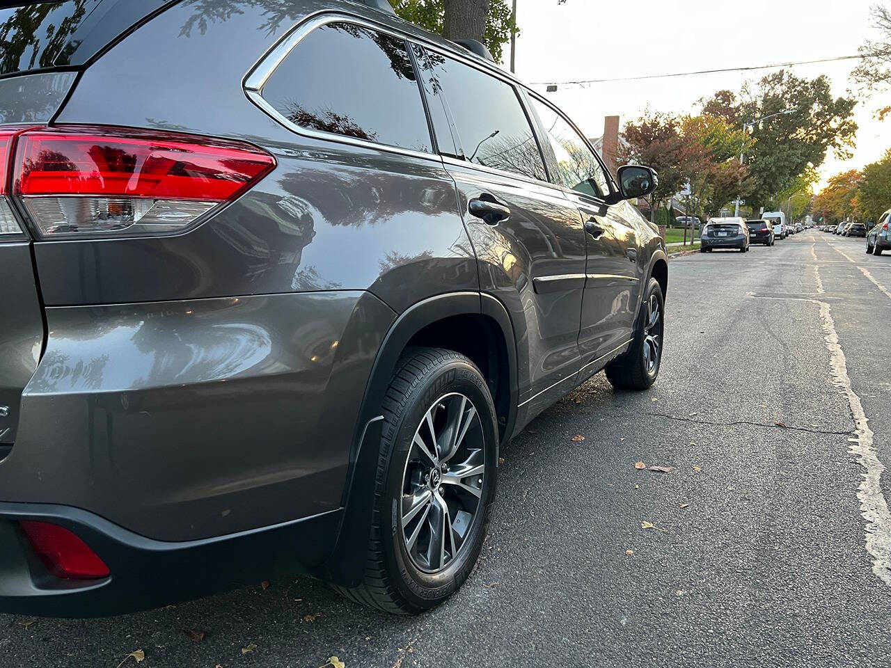 2017 Toyota Highlander for sale at VLD HOLDING INC. in Brooklyn, NY