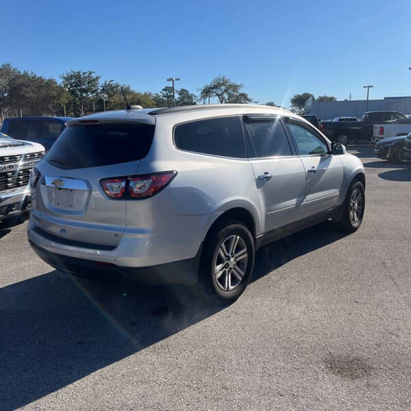 2017 Chevrolet Traverse 2LT photo 8