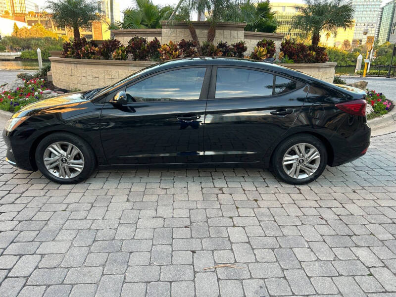 2019 Hyundai Elantra SEL's photo