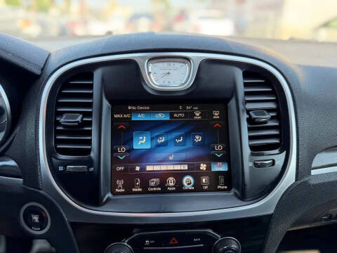 2015 Chrysler 300 Limited