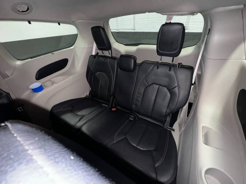 2022 Chrysler Pacifica Touring L