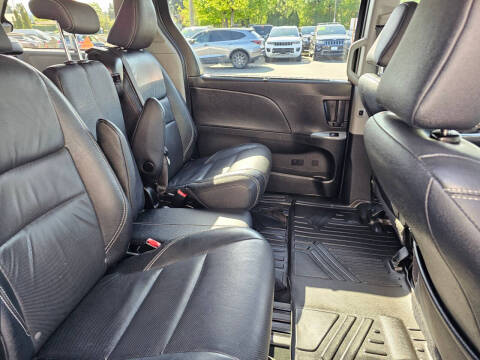 2017 Toyota Sienna SE 8-Passenger