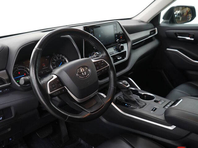 2022 Toyota Highlander Hybrid XLE