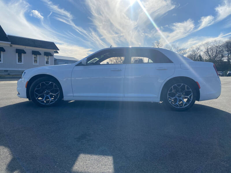 2018 Chrysler 300 for sale at Beckham's Used Cars in Milledgeville GA