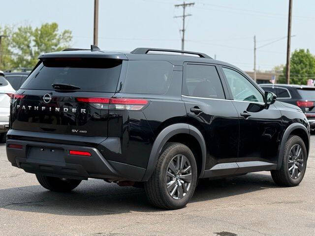 2022 Nissan Pathfinder SV