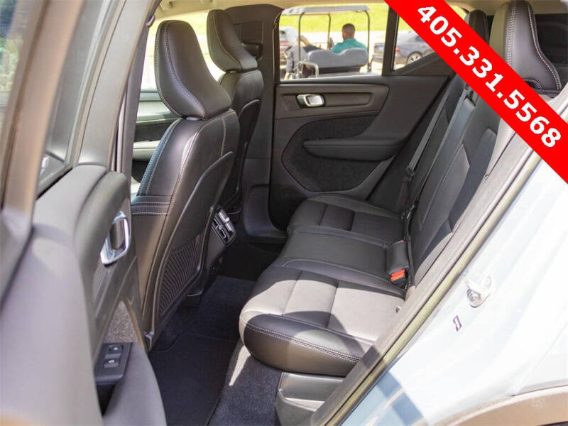 2023 Volvo XC40 B5 Plus Bright Theme