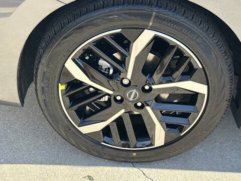 2025 Nissan Versa SR