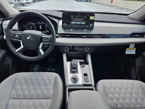 2025 Mitsubishi Outlander PHEV SEL