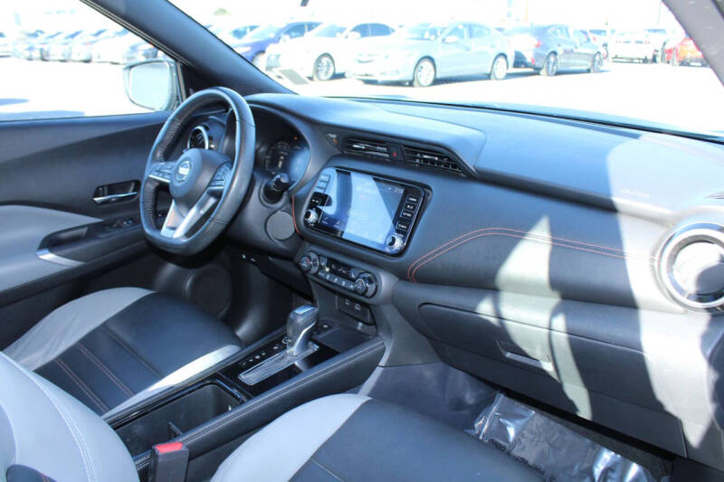 2021 Nissan Kicks SR