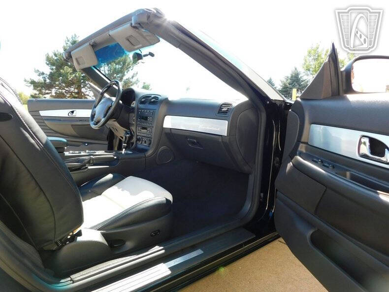 2002 Ford Thunderbird Deluxe