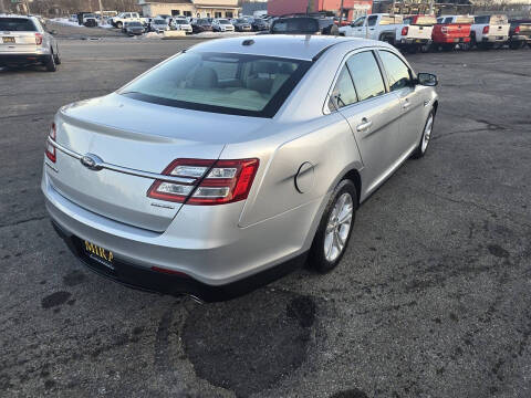 2016 Ford Taurus SE
