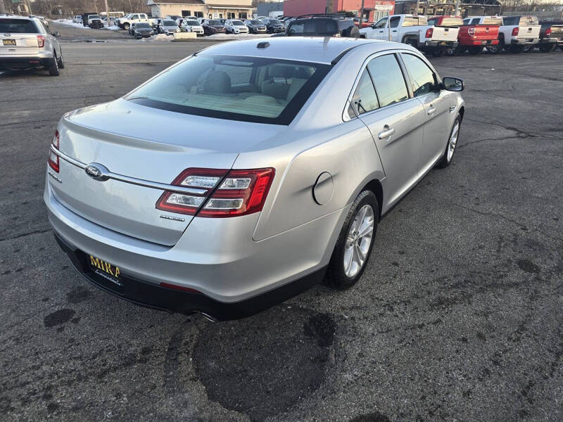 2016 Ford Taurus SE