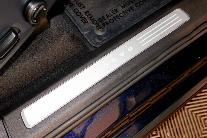 2017 Volvo XC90 T6 Momentum