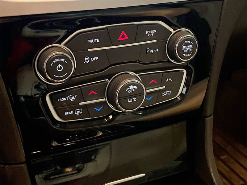 2023 Chrysler 300 Touring L