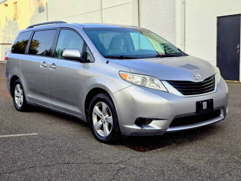 2011 Toyota Sienna LE 8-Passenger