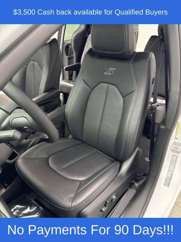 2026 Chrysler Pacifica Select