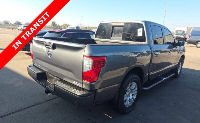 2017 Nissan Titan SV