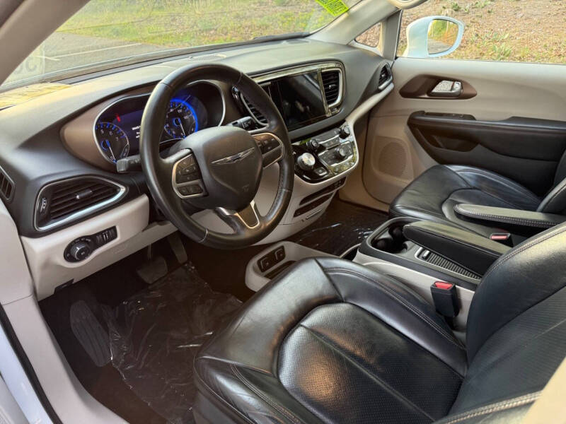 2017 Chrysler Pacifica Touring-L Plus