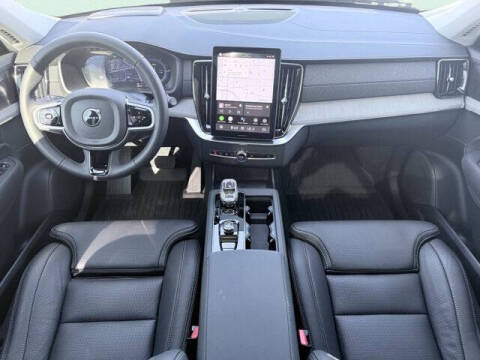 2025 Volvo XC90 T8 Ultra Bright Theme 6P