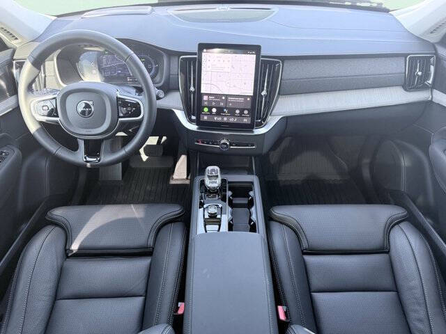 2025 Volvo XC90 T8 Ultra Bright Theme 6P