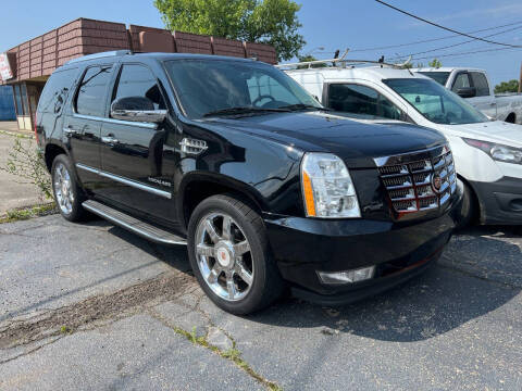 2013 Cadillac Escalade for sale at ROADSTAR MOTORS in Liberty Township OH