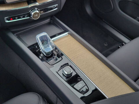 2026 Volvo XC60 T8 Core