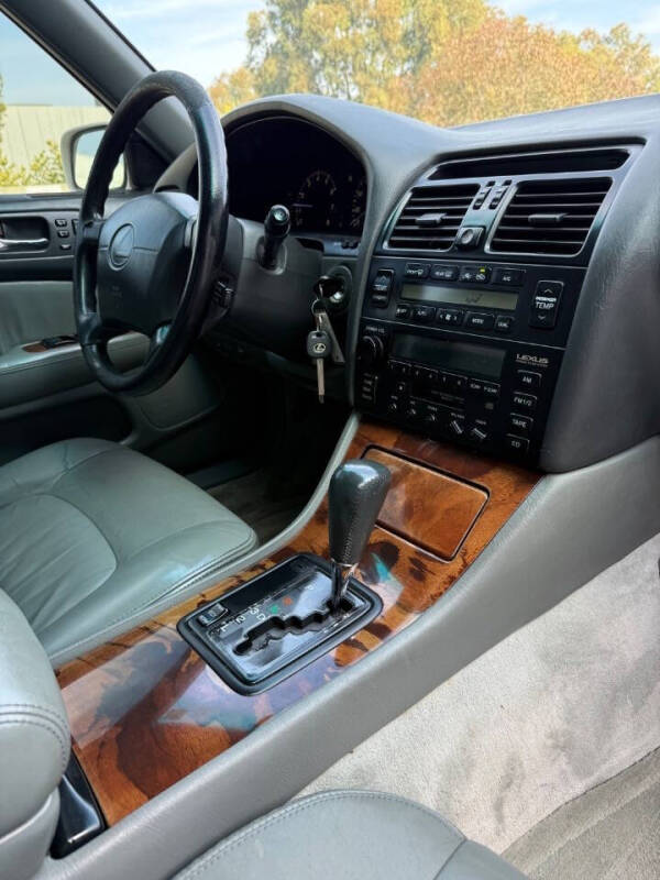 1997 Lexus LS 400 Coach