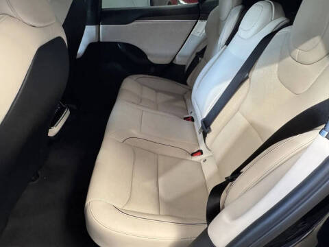 2022 Tesla Model S Plaid